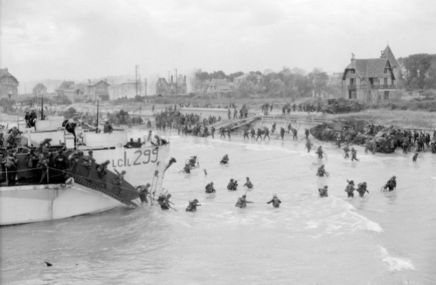 Men of the Stormont, Dundas and Glengarry Highlanders Regiment come ashore from LCI 299 (Landing Craft, Infantry) at Bernieres-sur-Mer (“Nan White” Beach) at 11.40 am. (Reuters; Photo taken by Lt. Gilbert Milne)